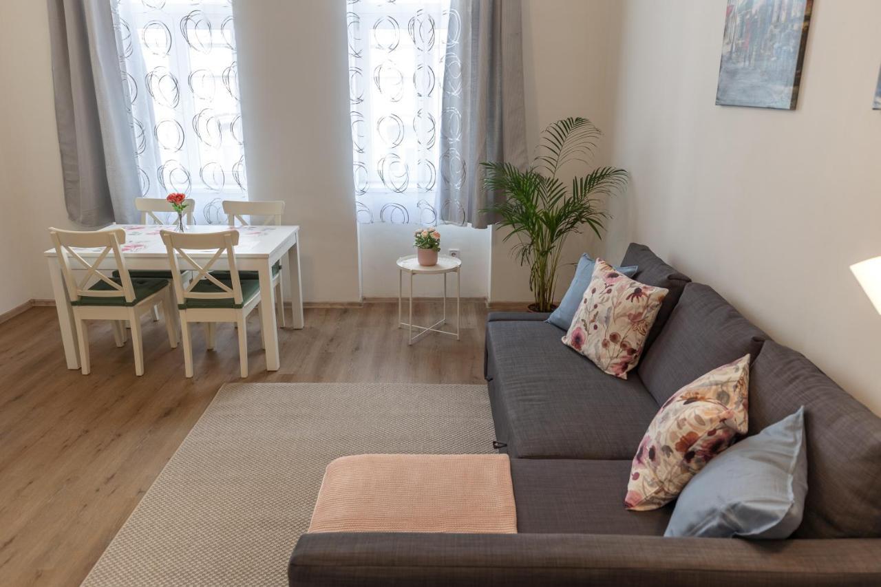 Emily'S Lovely Place — Photos 3